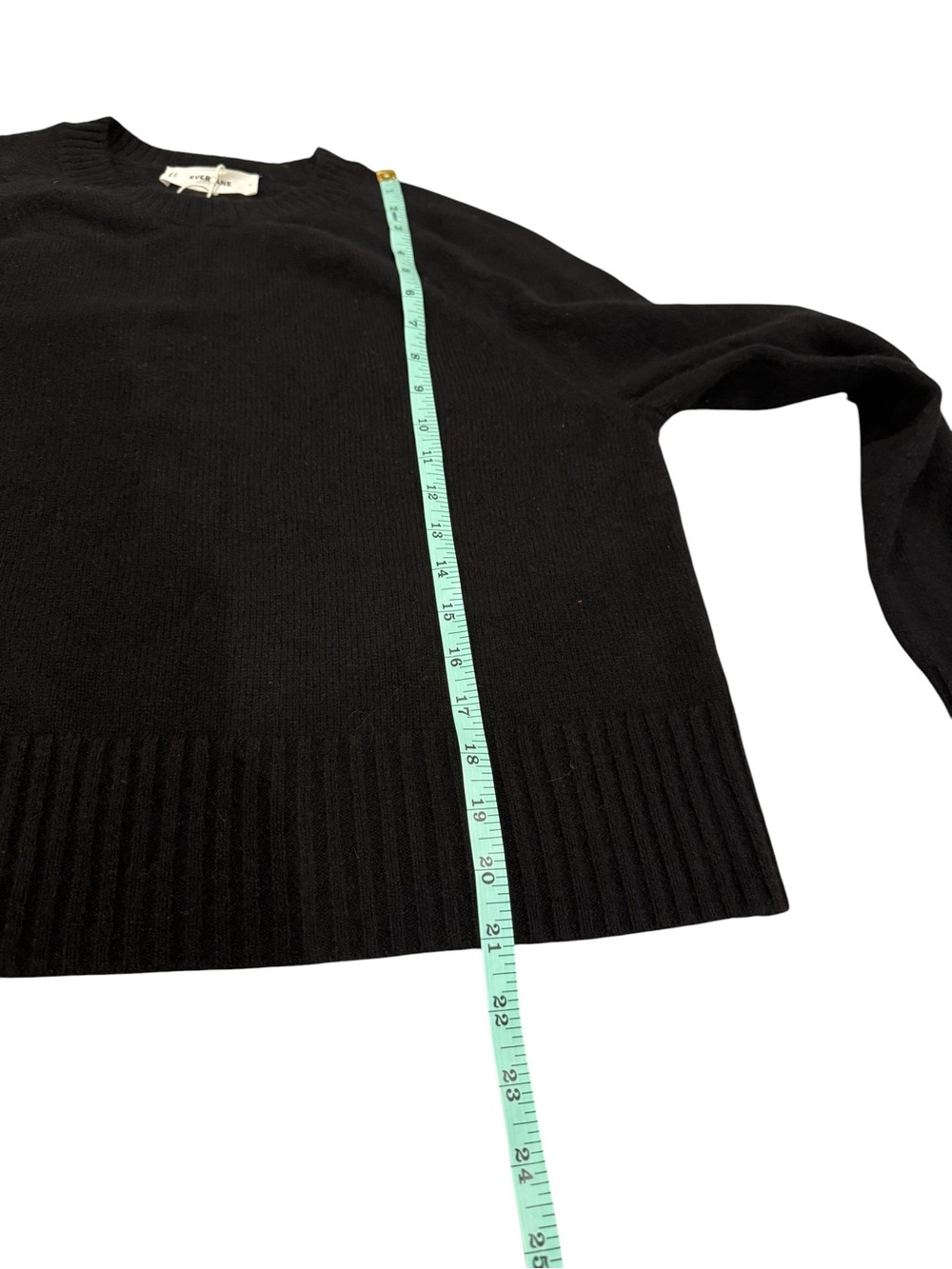 Everlane The Boxy Crew in Cashmere (Black) - Picture 9 of 12